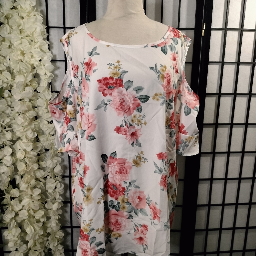 BLOOMCHIC Floral Cold Shoulder Blouse Size 22 white/pink